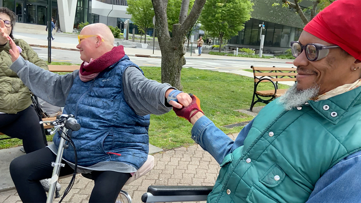 숲의 가장자리에서 행성으로