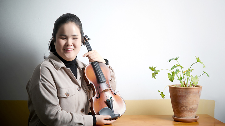 현 위에는 노력을, 활에는 희망을 담으며