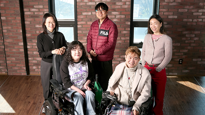 낡은 기준에 맞서, 정상성을 깨부수는