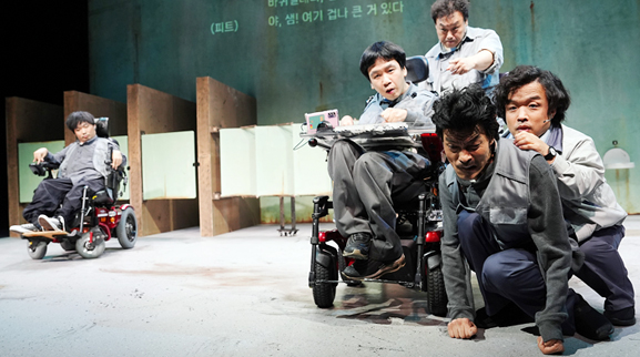 늦었지만, 지금 우리 앞에
